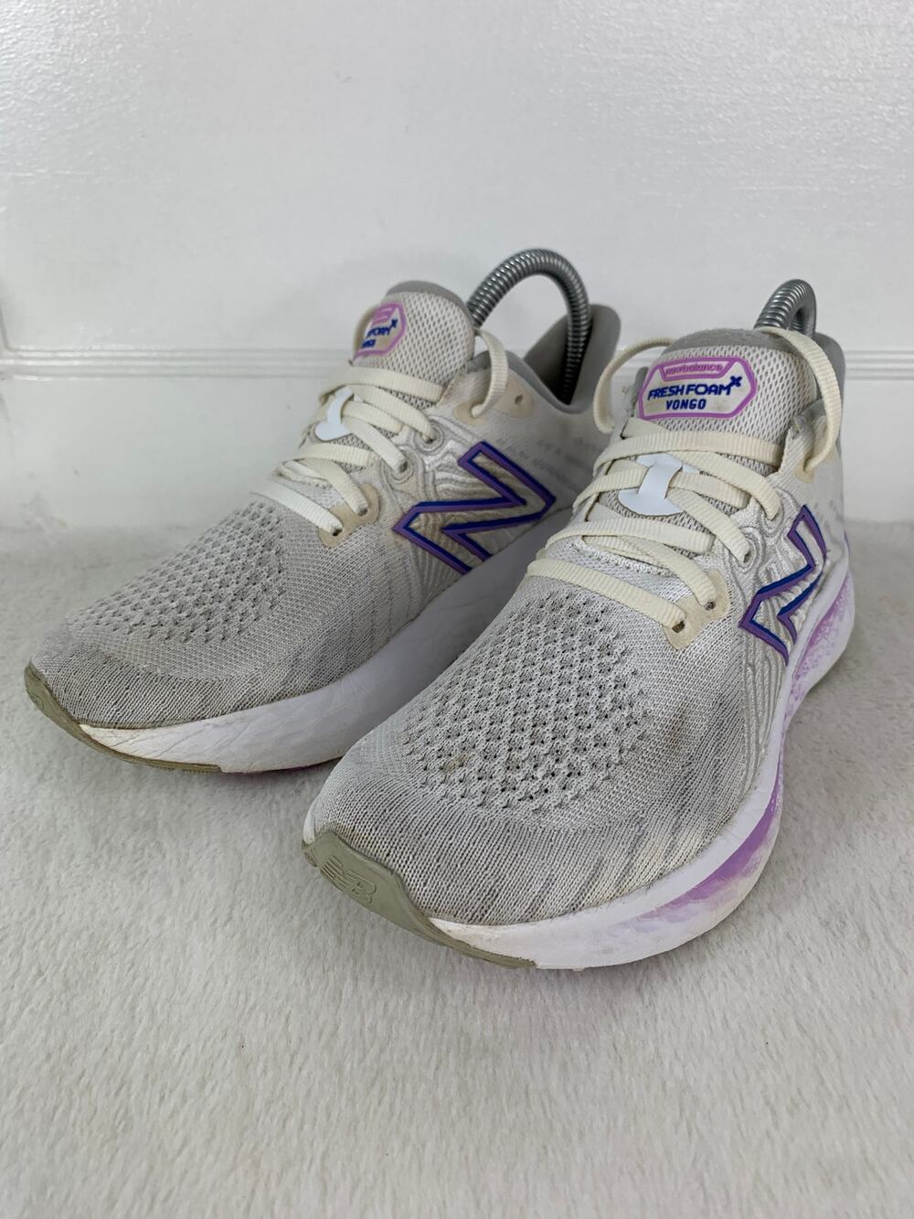New Balance Vongo v5 Women’s Size 6.5 White Purple Running Shoes